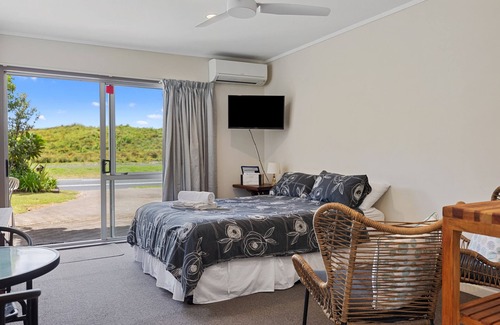 Papamoa Beach Cottage | Beach Haven - Papamoa Downstairs Unit
