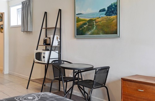 Papamoa Beach Cottage | Beach Haven - Papamoa Downstairs Unit