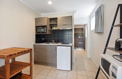 Papamoa Beach Cottage | Beach Haven - Papamoa Downstairs Unit