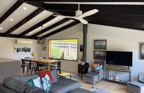 Flinders House | Beach house at Flinders - minutes from the beach and the village.