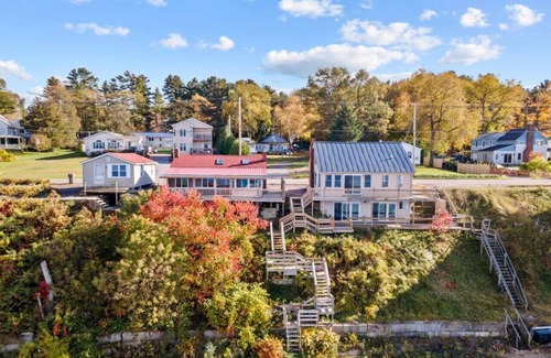 Colchester Cottage | Beach House · Beautiful Beachfront House, Close to Burlington!