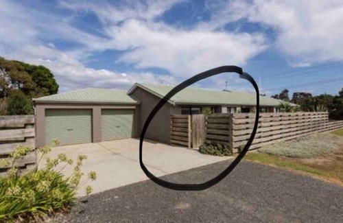 Smiths Beach House | Beach House Getaway #2 1 Beachcomber Avenue. Smiths Beach Phillip Island