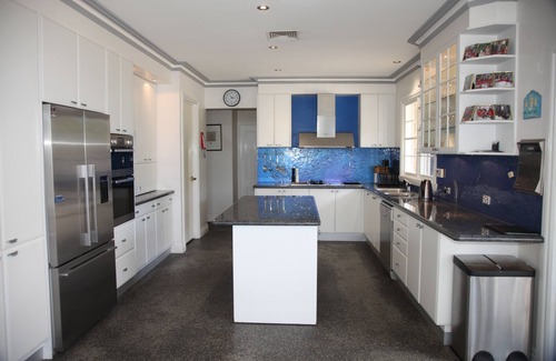 Rye House | beach-house-ocean-bayside-beaches: Golf Green, Playground, Hot Tub, Wifi, Foxtel