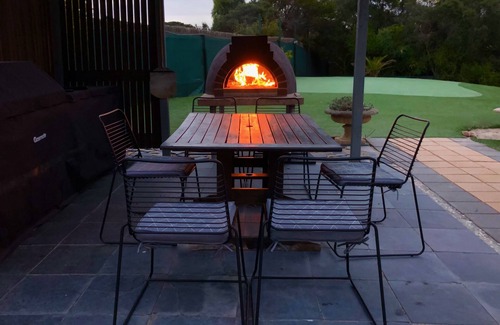 Rye House | beach-house-ocean-bayside-beaches: Golf Green, Playground, Hot Tub, Wifi, Foxtel