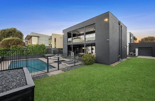 Torquay House | Beach house on a golf course