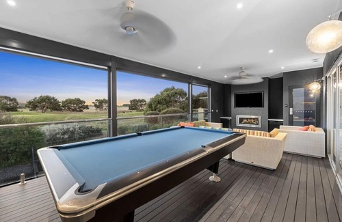 Torquay House | Beach house on a golf course