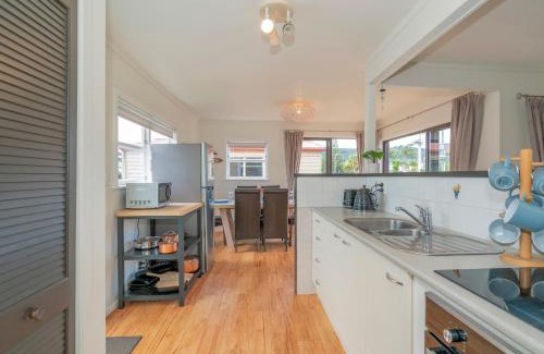 Whangamata House | Beach House on Hetherington - Whangamata Home