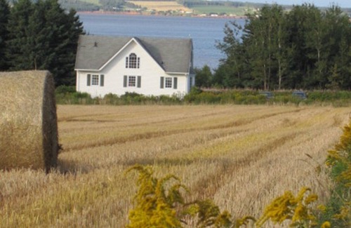 Red House House | Beach House on Private Shore - Spectacular Views - Peace and Quiet