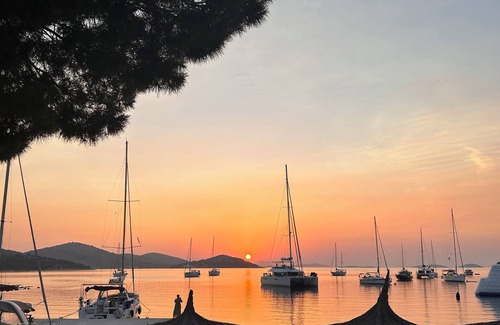 Kornati Apartment | Beach House Sofia - Resort & Tavern Bain, Free Transport, Pool, Island of Žut