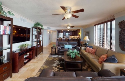 Crescent Beach Condo | Beach Life Luxury! Condo/Lg Balcony/Gourmet Kitchen/Free Beach Service, Pool