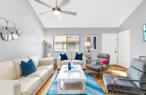 Siesta Key Village Ski Chalet | Beach Rd, 300ft to Beach Access & 500ft to Siesta Key Village, 2bdr