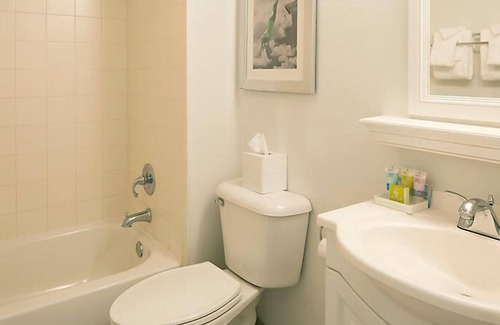 Daytona Beach Shores Resort | Beach Resort with Ocean Front Pool and Hot Tub