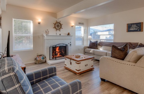 Seaside House | Beach Street Getaway- Seaside
