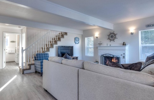 Seaside House | Beach Street Getaway- Seaside