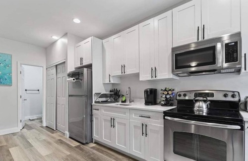 Poiciana Park II Apartment | Beach Studio Near Downtown - Private Area/Driveway