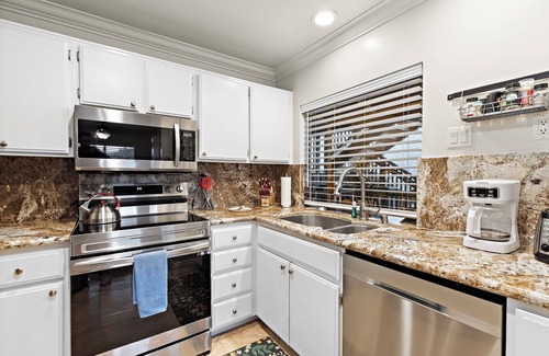 Monarch Beach Condo | Beach Trail Bungalow - Walk to Beach! Pool! Fireplace! Sleeps 6!