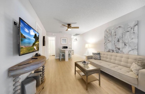 Singer Island Apartment | Beach Unit 2