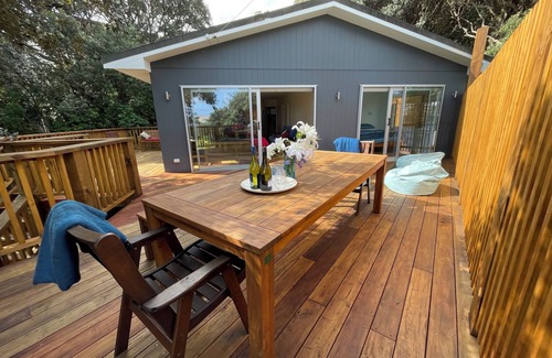 Piha House | Beach-vibe, modern, easy-living house opposite Nth Piha iconic surf beach
