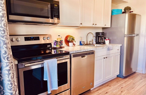 Estate Golden Rock Condo | Beach View 2/2 Condo w/Pool and AC