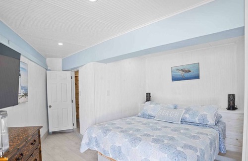 Long Beach Estates Bed & Breakfast | Beach View Room bed and breakfast Front Beach