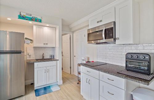 Daytona Beach Shores Apartment | Beach Views by Day , Star Gazing by Night - Hawaiian Inn Beach Resort