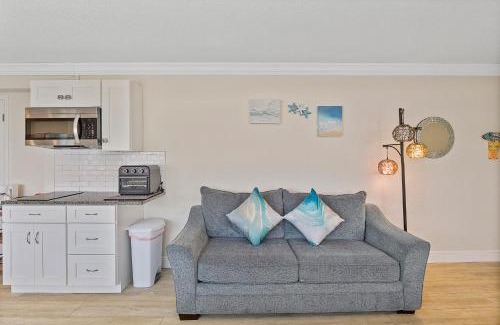 Daytona Beach Shores Apartment | Beach Views by Day , Star Gazing by Night - Hawaiian Inn Beach Resort
