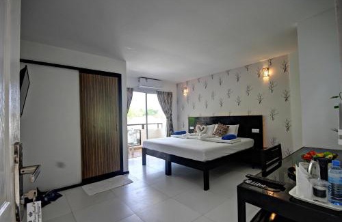 Dhiffushi Hotel | Beach Villa Hotel Maldives - hotel by the beach