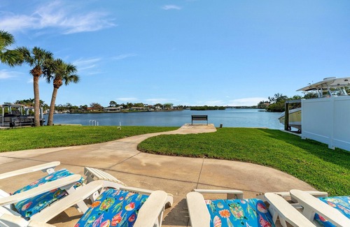 Laurel House | Beach Water Front Condo