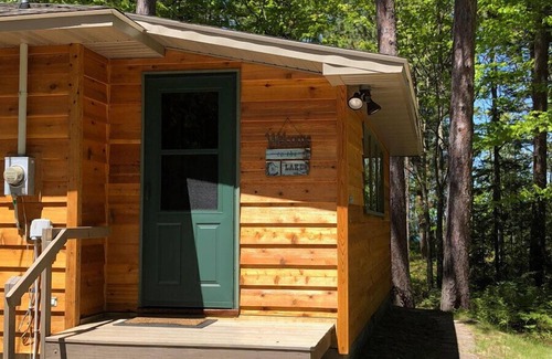 Rumely Cottage | Beachcomber's Cottage-Private Lake Superior beach retreat+30 min Pictured Rocks!