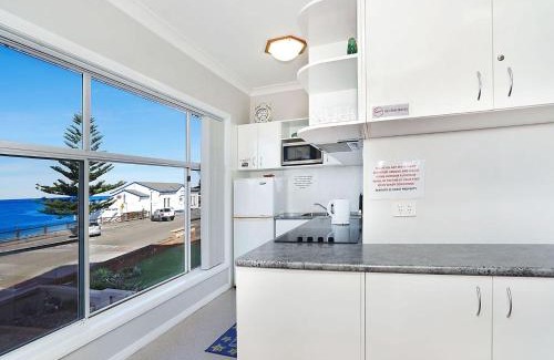 The Entrance Apartment | Beachcomer 1