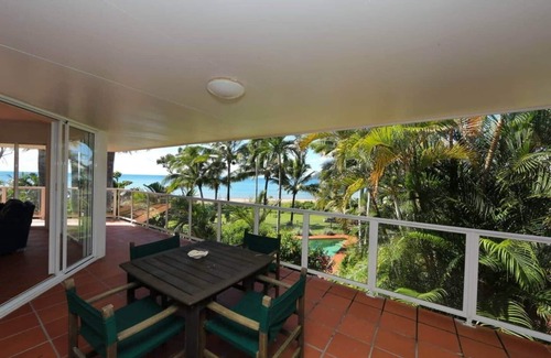 Wongaling Beach Apartment | Beaches No 6 - Beachfront Views
