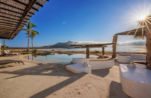 Los Frailes House | Beachfront, incredible views, 4bd, 4+ba, fish/swim/snorkel in the Sea of Cortez