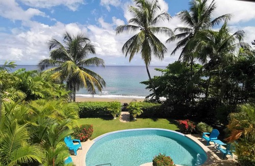 Black Rock Apartment | Beachfront 1-Bedroom Apartment with Saltwater Pool Access on Great Courland Bay