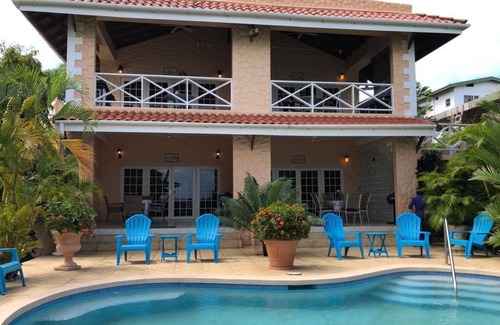 Black Rock Apartment | Beachfront 2BR Family Apartment Courland Bay, Saltwater Pool & Panoramic Viewsn