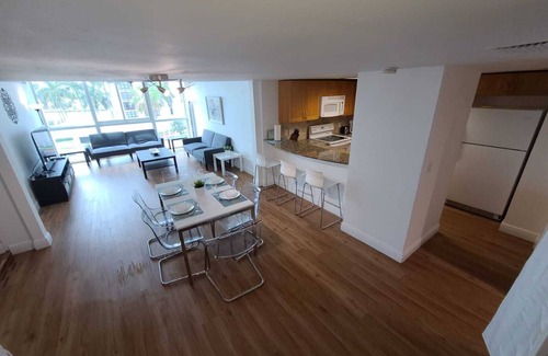 Mid Beach Apartment | BEACHFRONT 3 bedroom CONDO-HOTEL bayview & parking