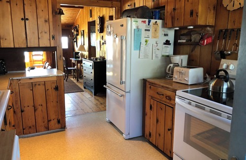 Biddeford Cottage | Beachfront 3-bedroom cottage, Granite Pt, AC, WiFi, Views