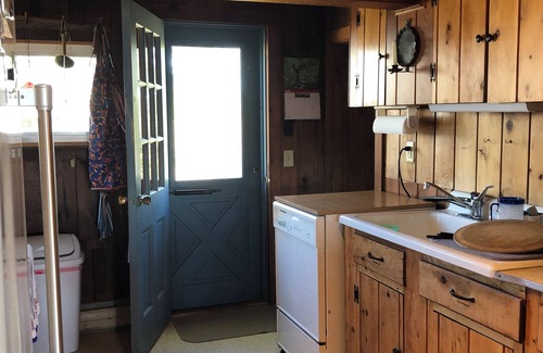 Biddeford Cottage | Beachfront 3-bedroom cottage, Granite Pt, AC, WiFi, Views