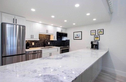 Captiva Villa | Beachfront 3BR Villa with Panoramic Gulf Views & Large Shared Pool w/King Bed
