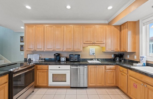 East End House | Beachfront 6-bedroom pet friendly home