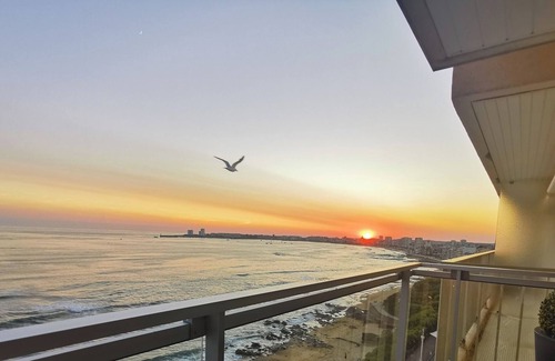 Les Sables d'Olonne Apartment | Beachfront apartment overlooking the bay of Sables d'Olonne