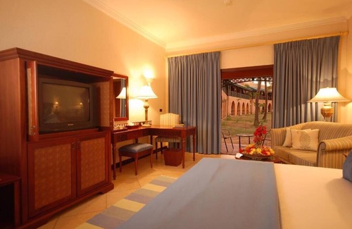Pemba Hotel | Beachfront Accommodations! Luxurious Room w/Balcony, 4 Pools and Free Parking!