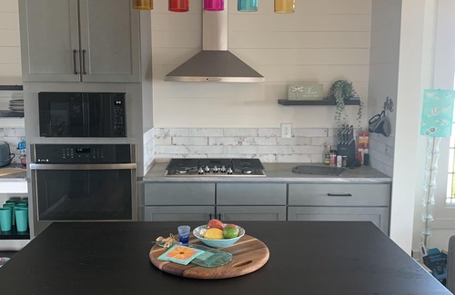 Ocracoke House | Beachfront Beauty on Northern Pond