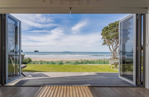 Whangamata Cottage | Beachfront Beauty - Whangamata Beachfront Home
