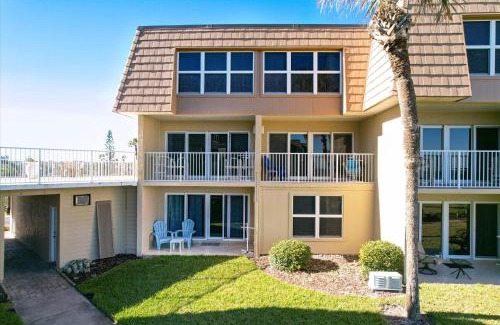 Crescent Beach House | Beachfront Bliss Luxe 2BD Condo Pool & Adventure
