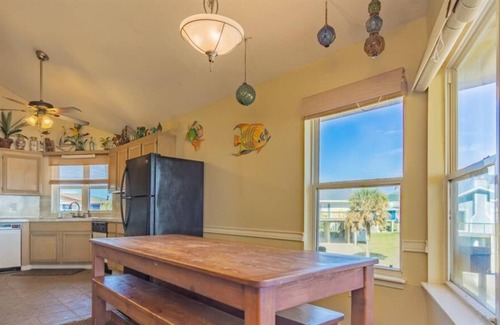 Bermuda Beach House | Beachfront Bliss on Bermuda Beach!! It doesn’t get much better! Sleeps 14