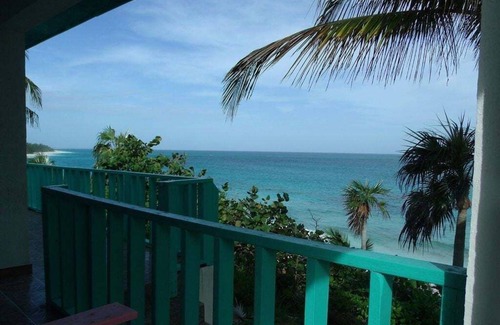 North Palmetto Point Villa | Beachfront Cottage with 50 Mile Ocean View and Pool Access