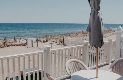 Salisbury House | Beachfront Bungalow: beachyard, close to boardwalk