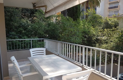 Saint-Raphael Apartment | Beachfront City Center Apt - 2 Rooms, Balcony, A/C, WiFi, Close to Shops and Beach