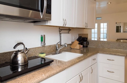 Seybold Apartment | BEACHFRONT CONDO-HOTEL one bedroom + free parking