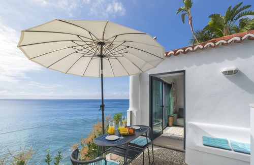 Arco da Calheta Cottage | Beachfront cottage in Calheta | Cottage do Mar